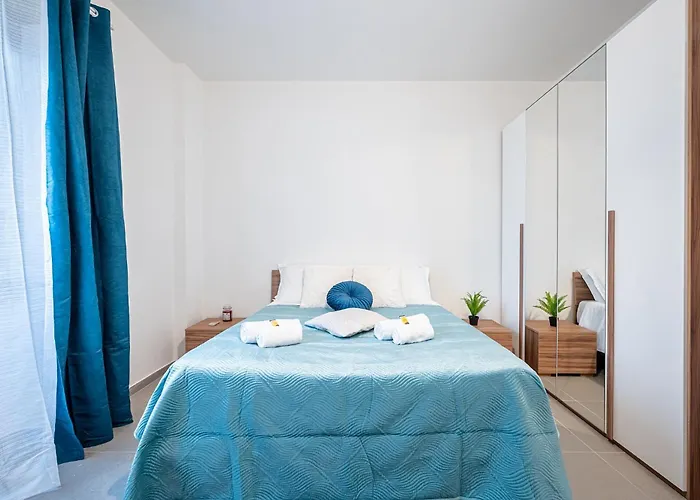Marconi Charme Rooms & Suites - 2 Min Metro Marconi - 15 Min Colosseo - A-C & Wifi